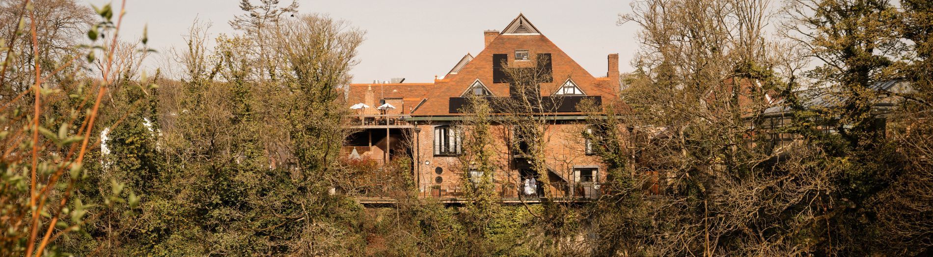 lake house (1920 x 523 px) (1)