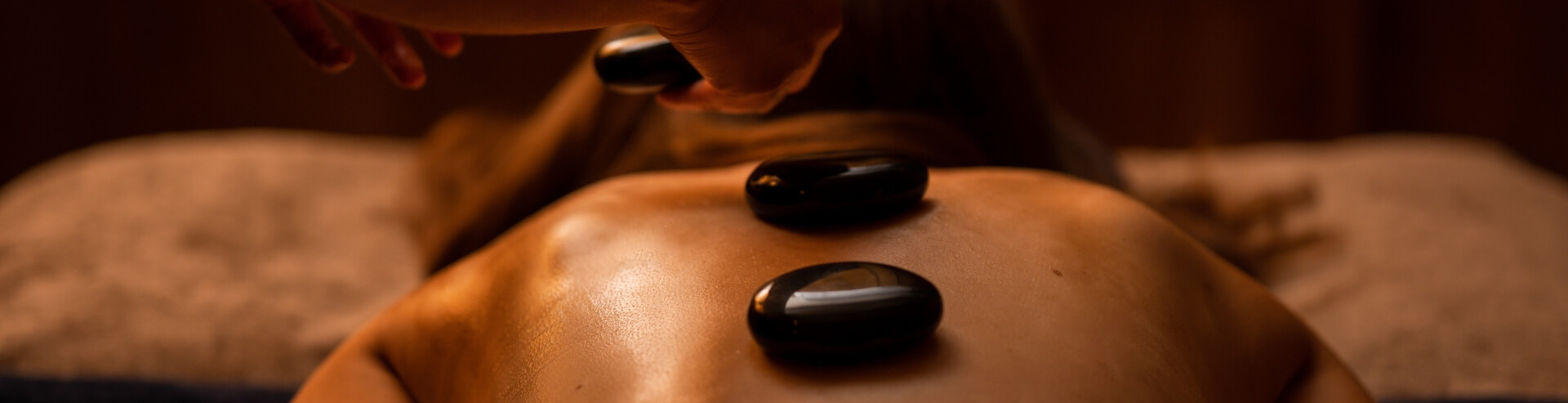 Hot stone massage treatment The Rabbit Hotel