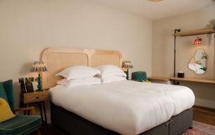 Luxe w hotub image card The Rabbit Hotel