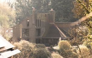 The lake house The Rabbit Hotel
